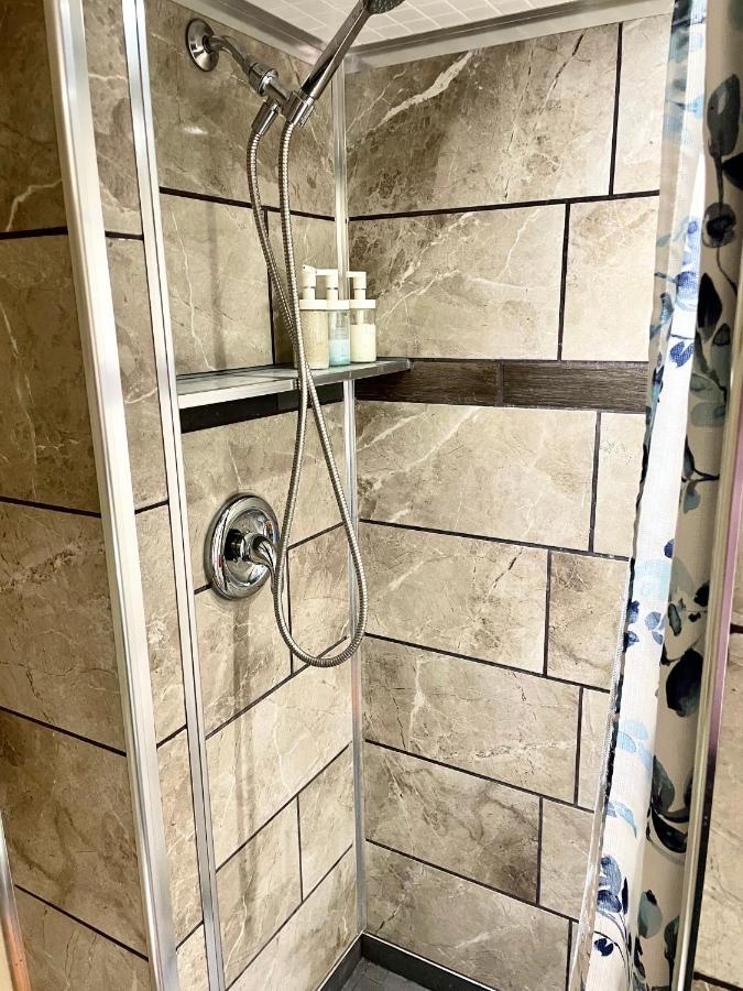 Perfect Home-Private Washrooms,Free Parking,High Speed Net Торонто Екстериор снимка
