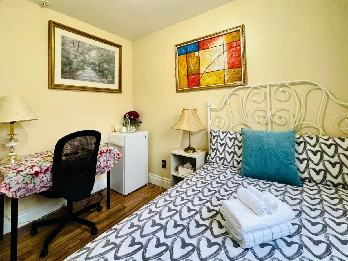 Perfect Home-Private Washrooms,Free Parking,High Speed Net Торонто Екстериор снимка