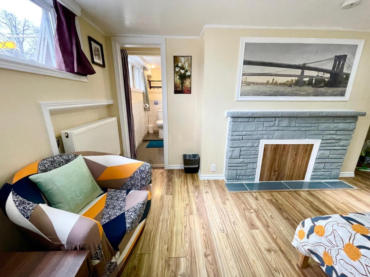 Perfect Home-Private Washrooms,Free Parking,High Speed Net Торонто Екстериор снимка