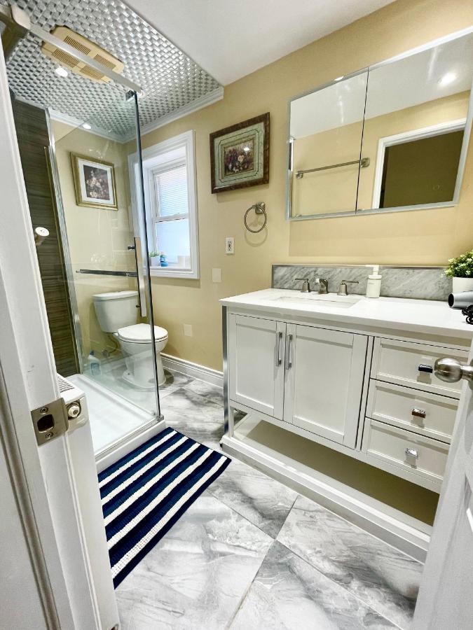 Perfect Home-Private Washrooms,Free Parking,High Speed Net Торонто Екстериор снимка